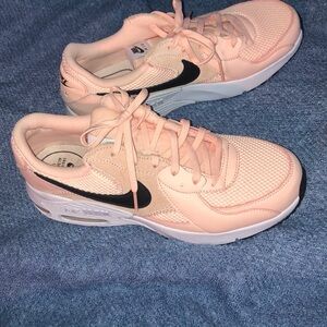 Woman’s Nikes 9.5